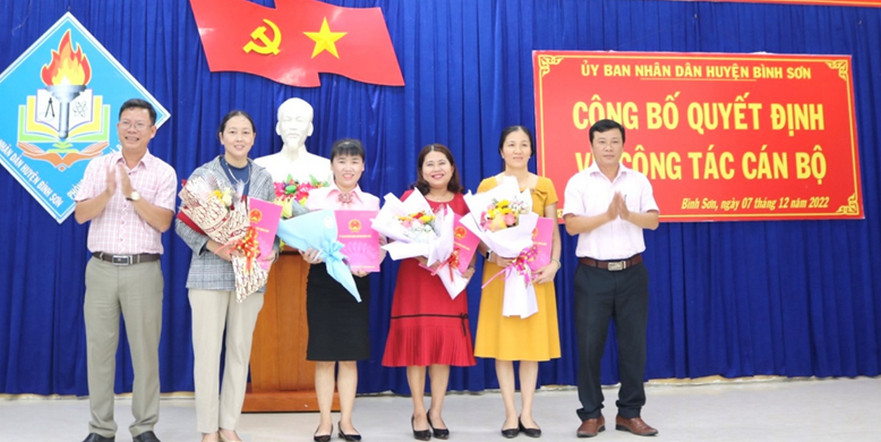 UBND huyện Bình Sơn; Công bố quyết định bổ nhiệm, điều động cán bộ lãnh đạo các đơn vị trường học