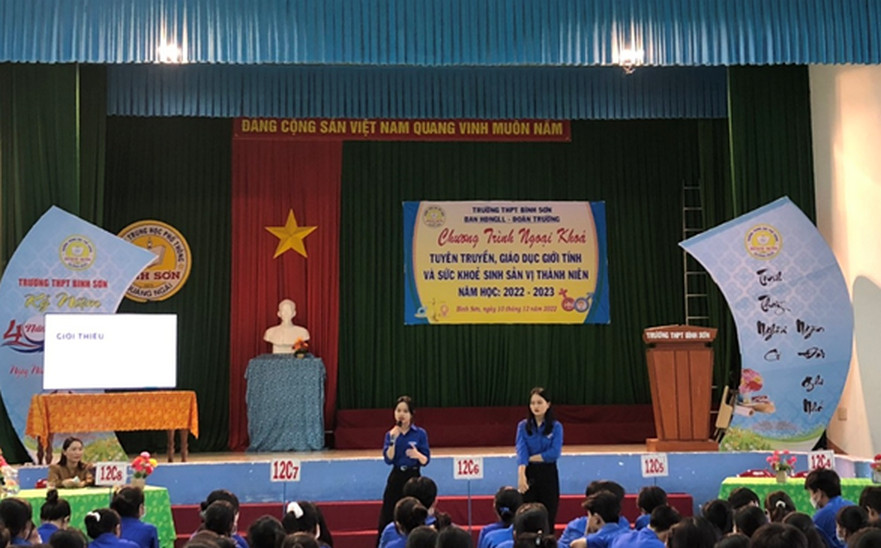 THPT Bình Sơn: Ngoại khoá tuyên truyền, giáo dục giới tính và sức khoẻ sinh sản vị thành niên