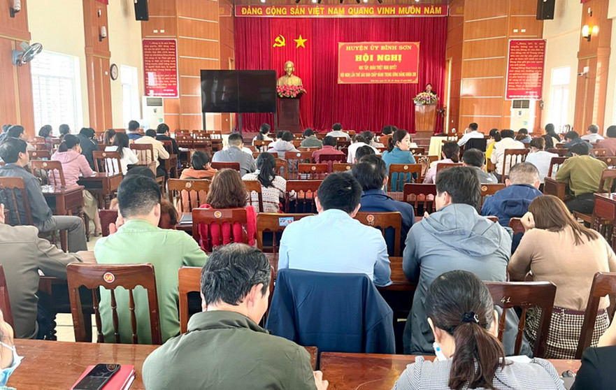 Huyện uỷ Bình Sơn tổ chức hội nghị học tập, quán triệt Nghị quyết hội nghị lần thứ sáu Ban chấp hành Trung ương Đảng khoá XIII