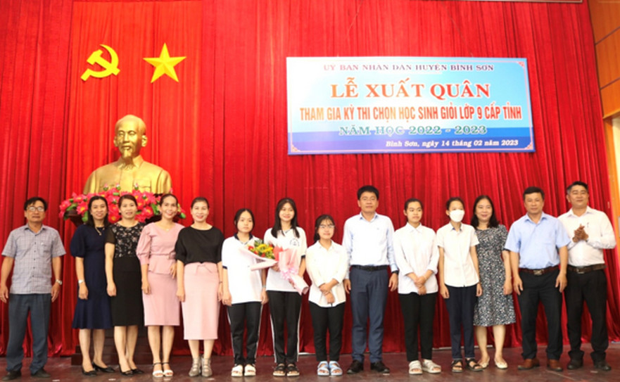 Bình Sơn tổ chức Lễ xuất quân đoàn học sinh tham gia kỳ thi chọn học sinh giỏi cấp tỉnh.