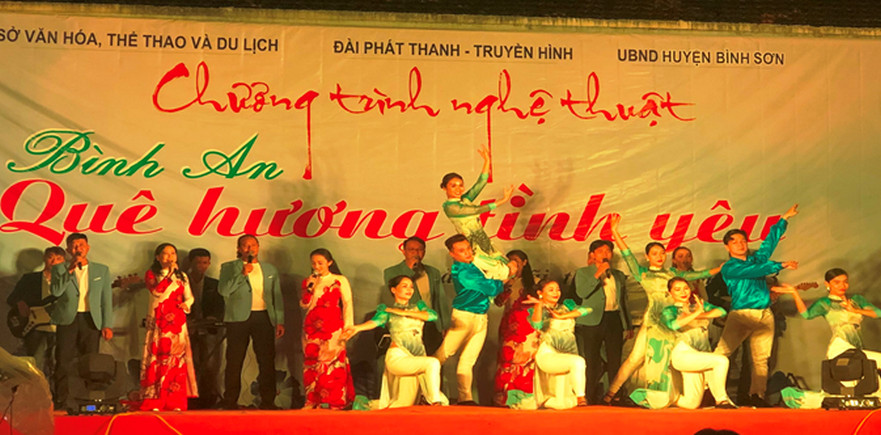 Huyện Bình Sơn phối hợp tổ chức chương trình nghệ thuật với Chủ đề “Quê hương tình yêu”.