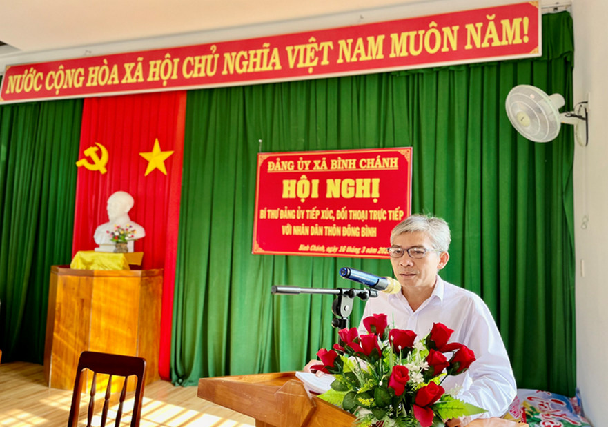 Bí thư Đảng uỷ xã Bình Chánh đối thoại với nhân dân thôn Đông Bình