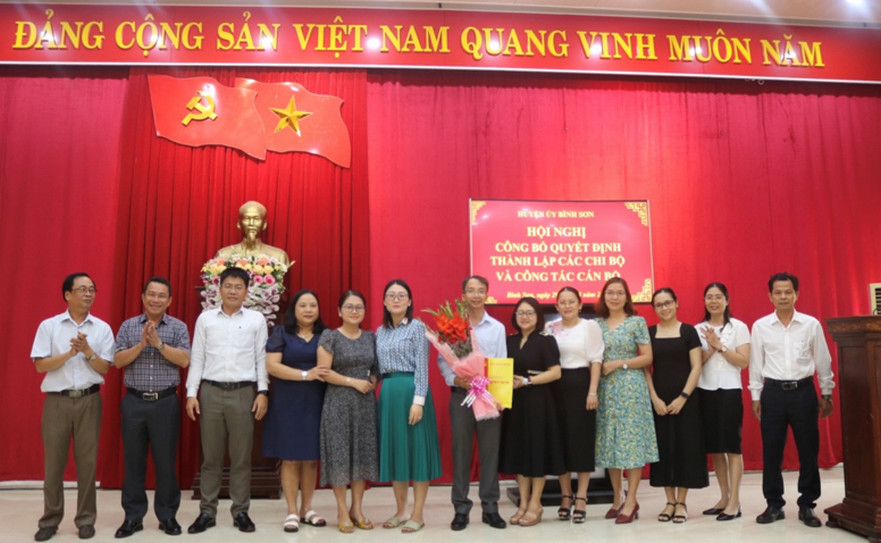 Huyện Bình Sơn; Công bố Quyết định thành lập Chi bộ văn phòng Huyện uỷ, Văn phòng HĐND và UBND huyện