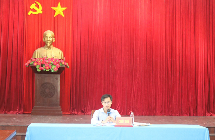 UBND huyện Bình Sơn; Tổ chức họp giải quyết tồn đọng trong cấp giấy chứng nhận quyền sử dụng đất lần đầu cho hộ gia đình, cá nhân