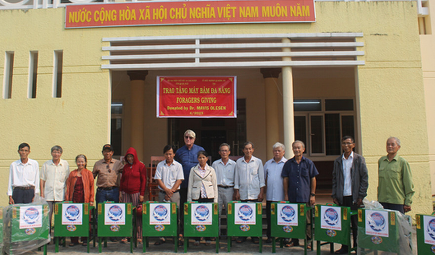 Hỗ trợ 12 máy băm thức ăn gia súc đa năng cho nạn nhân chất độc da cam