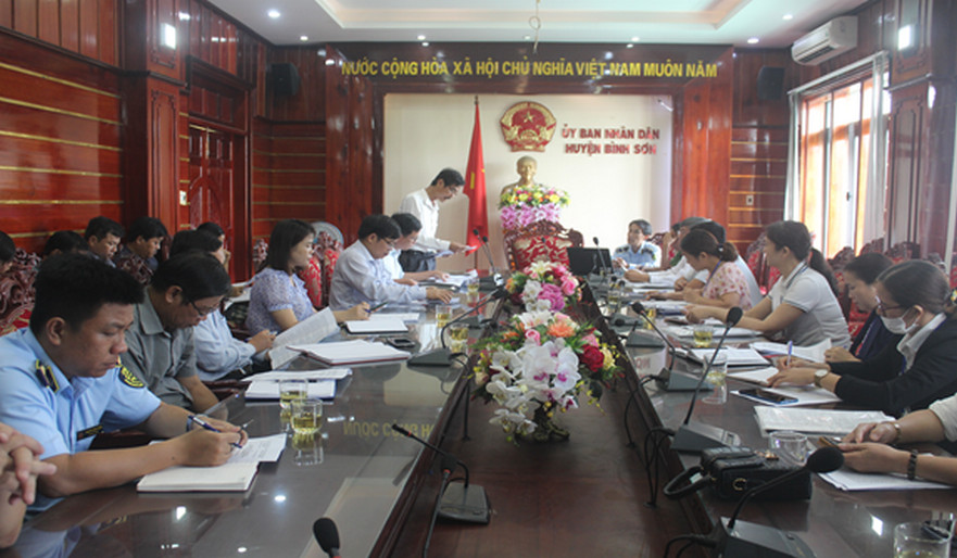 Đoàn kiểm tra liên ngành về vệ sinh an toàn thực phẩm tỉnh kiểm tra an toàn thực phẩm tại huyện Bình Sơn