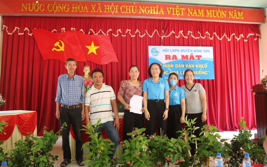 Hội liên hiệp Phụ nữ huyện Bình Sơn; Ra mắt mô hình dân vận khéo” Cổng hoa lên phường” tại xã Bình Trị