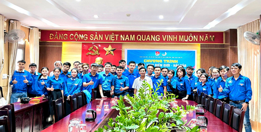 Đoàn thanh niên các xã Bình Đông, Bình Thuận, Bình Trị tổ chức Hành trình “Nghĩa tình biên giới, hải đảo” năm 2023