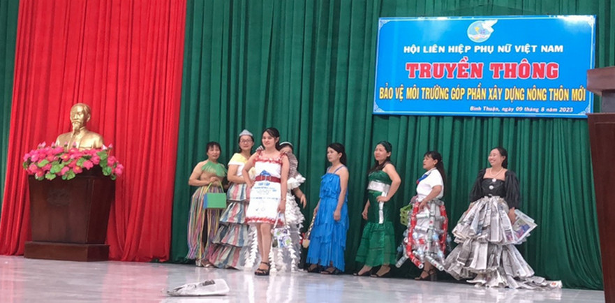 Phụ nữ huyện Bình Sơn truyền thông bảo vệ môi trường