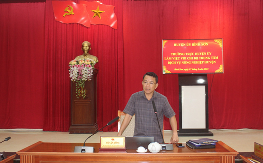 Thường trực Huyện ủy Bình Sơn làm việc với Chi bộ Trung tâm Dịch vụ nông nghiệp huyện