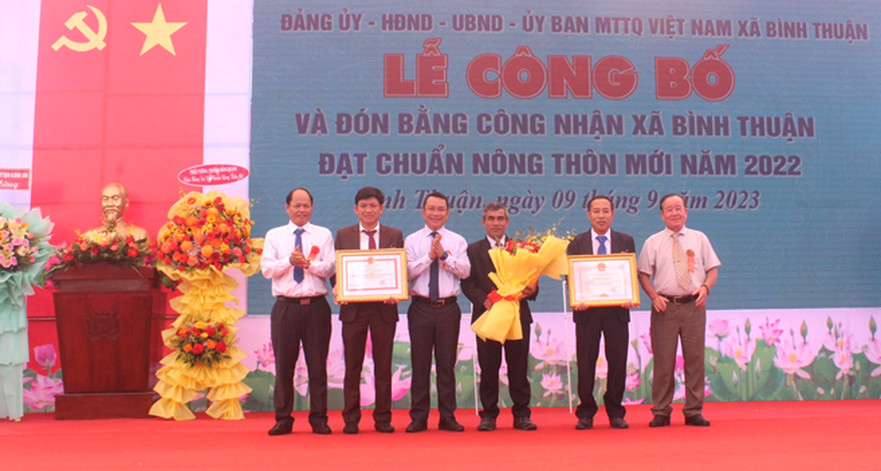Xã Bình Thuận đón nhận danh hiệu xã đạt chuẩn nông thôn mới