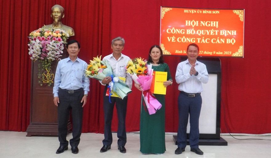 Huyện uỷ Bình Sơn công bố các quyết định về công tác cán bộ