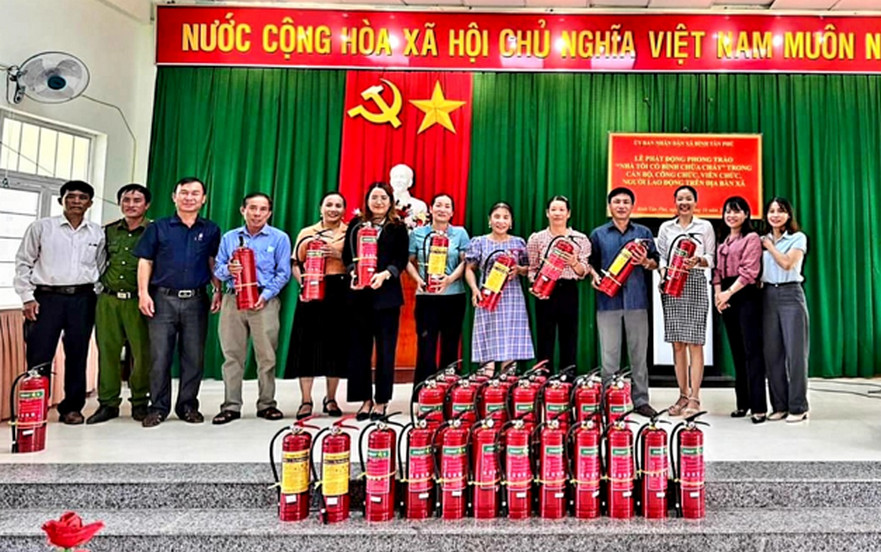 Bình Tân Phú: Phát động phong trào “Nhà tôi có bình chữa cháy”