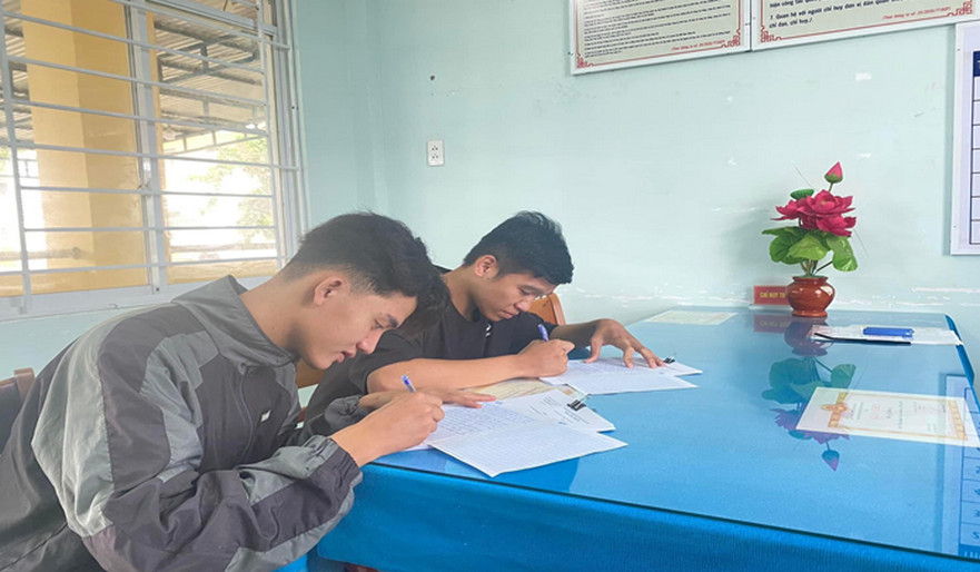 5 thanh niên ở Bình Thạnh viết đơn tình nguyện nhập ngũ