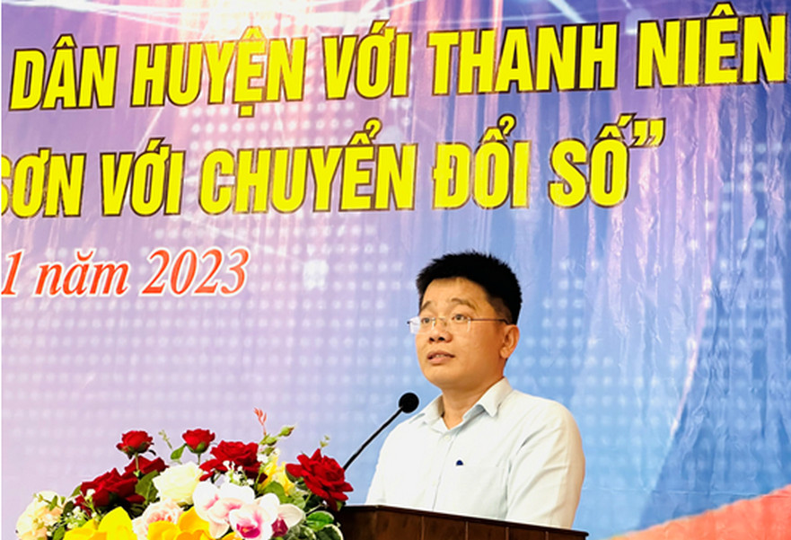 Chủ tịch UBND huyện Bình Sơn, đối thoại với thanh niên về chuyển đổi số