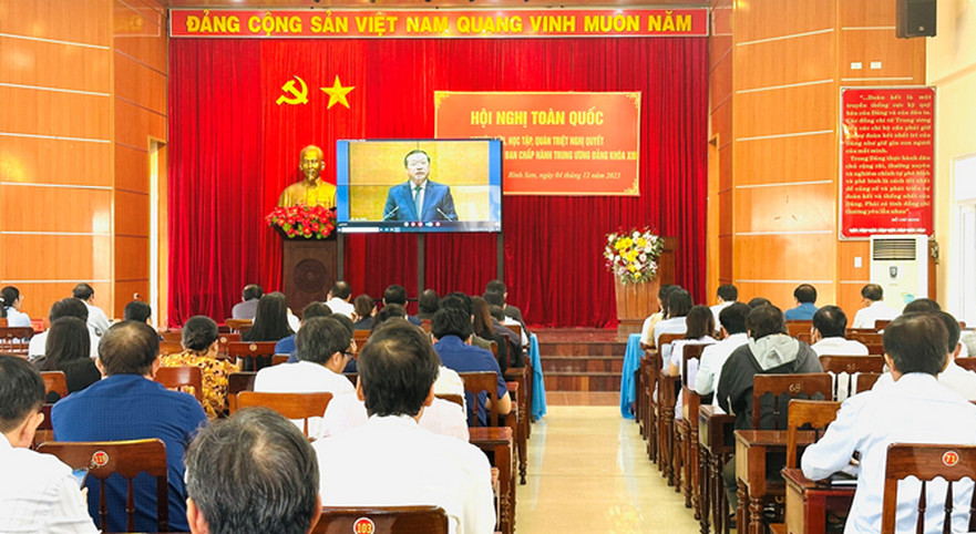 Huyện ủy Bình Sơn tổ chức điểm cầu trực tuyến nghiên cứu, học tập, quán triệt Nghị quyết Hội nghị Trung ương 8