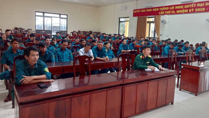 Ban CHQS huyện Bình Sơn sinh hoạt, chi trả phụ cấp cho cán bộ quản lý Dân quân tự vệ