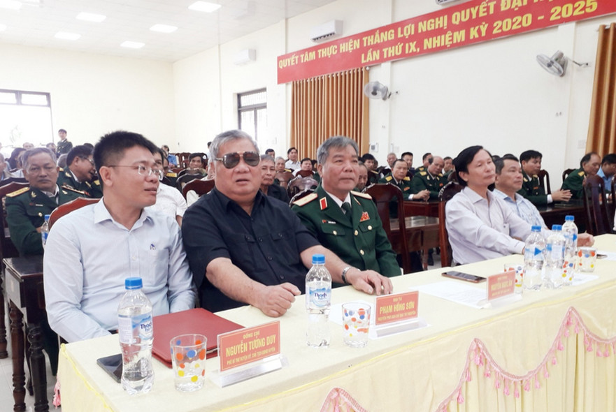 Bình Sơn: Gặp mặt cán bộ Quân đội nghỉ hưu