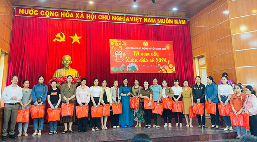 Liên đoàn Lao động huyện Bình Sơn tổ chức Chương trình “Tết sum vầy - Xuân chia sẻ