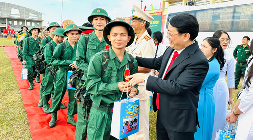 Huyện Bình Sơn tổ chức lễ giao nhận quân 2024
