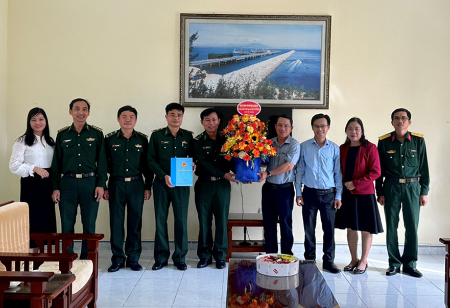 Lãnh đạo huyện thăm các Đồn biên phòng nhân Ngày truyền thống Bộ đội Biên phòng