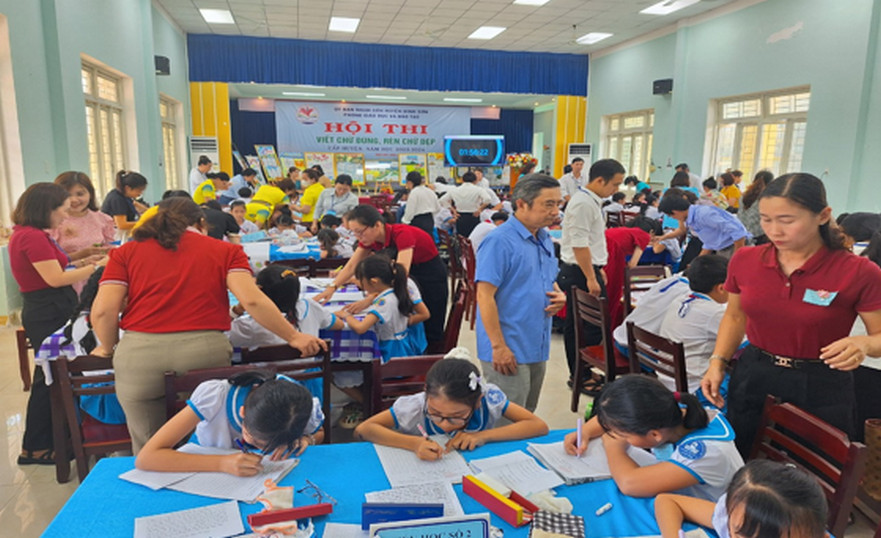 Phòng Giáo dục và Đào tạo huyện Bình Sơn tổ chức Hội thi Viết chữ đúng - Rèn chữ đẹp