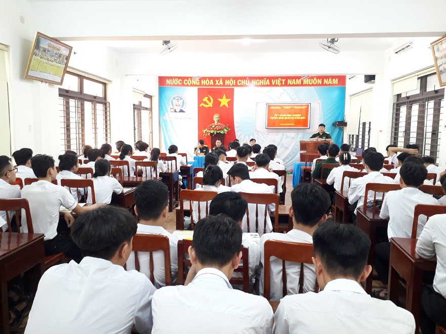 Trường Sĩ quan Phòng hóa tuyên truyền tuyển sinh, hướng nghiệp Quân sự tại Bình Sơn