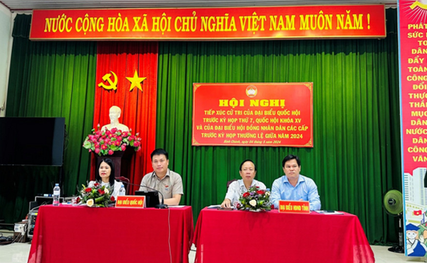 Đoàn đại biểu Quốc hội và HĐND các cấp tiếp xúc cử tri tại xã Bình Chánh