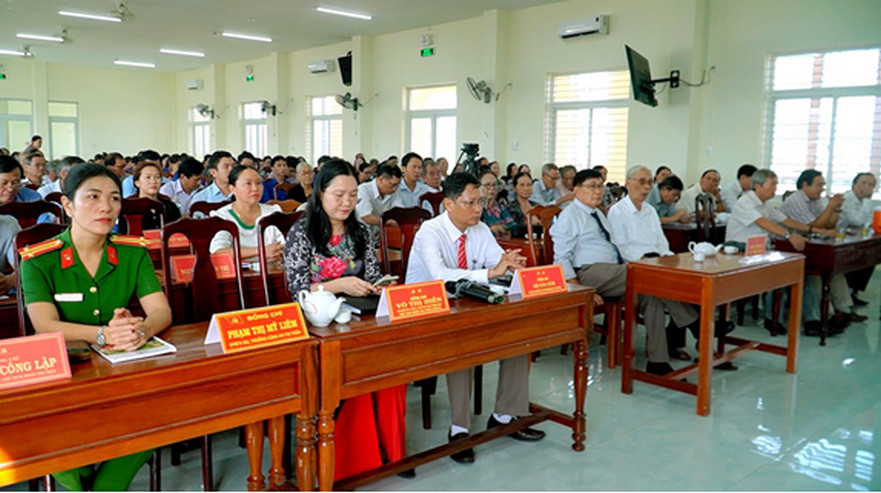 Bình Sơn: Trao huy hiệu Đảng cho 9 đảng viên