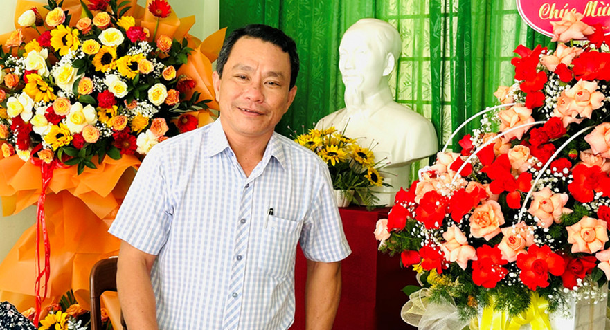 Lãnh đạo huyện thăm chúc mừng Trung tâm Truyền thông VHTT huyện nhân Ngày Báo chí Cách mạng Việt Nam