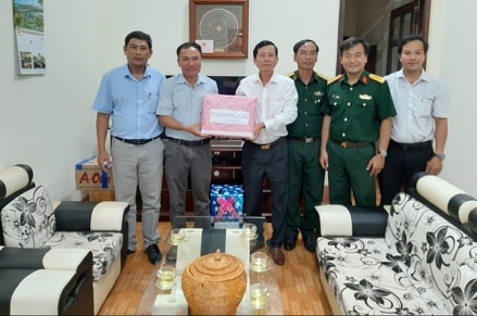 Lãnh đạo huyện Bình Sơn thăm, dự Lễ tuyên thệ Chiến sĩ mới năm 2020