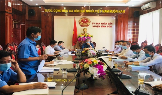 Phó Chủ tịch UBND huyện đối thoại với hộ bà Võ Thị Liễn liên quan đến dự án Khu dân cư Kè Bắc sông Trà Bồng