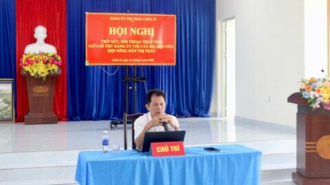 Bí thư Đảng uỷ thị trấn Châu Ổ đối thoại với cán bộ, hội viên nông dân