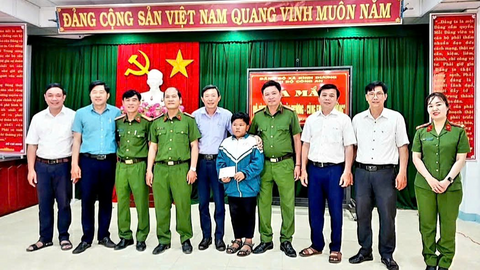 Công an xã Bình Dương ra mắt mô hình “Trao gửi yêu thương - Cùng em đến trường”