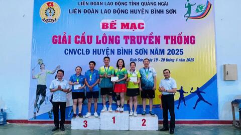Bế mạc và trao thưởng Giải cầu lông công nhân viên chức lao động huyện Bình Sơn năm 2025