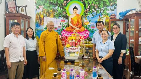 Huyện Bình Sơn thăm hỏi, chúc mừng các cơ sở Phật giáo