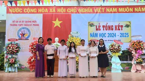 Báo Văn hóa trao học bổng cho học sinh nghèo vượt khó