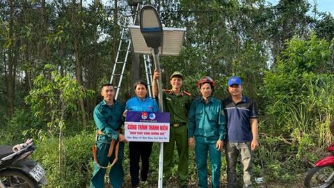 Tuổi trẻ xã Bình Thanh “Thắp sáng đường quê”