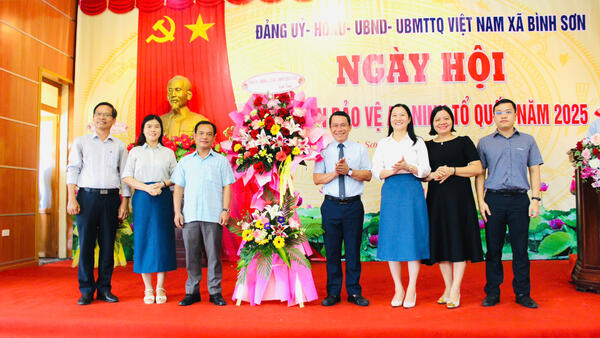 Phó Bí thư Thường trực Tỉnh ủy U Huấn dự Ngày hội Toàn dân bảo vệ an ninh Tổ quốc tại xã Bình Sơn