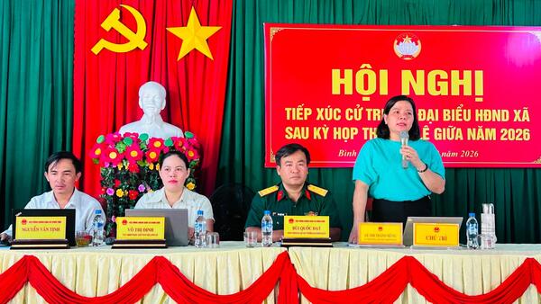 Đại biểu HĐND xã Bình Sơn tiếp xúc cử tri thôn Phú Lễ