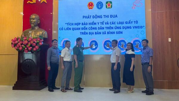 Xã Bình Sơn sơ kết hoạt động Tổ công nghệ số cộng đồng và Tổ công tác triển khai Đề án 06; Phát động thi đua tích hợp các loại giấy tờ trên ứng dụng Vneid