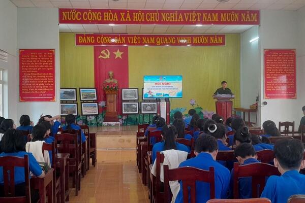 Tuyên truyền về chủ quyền biển đảo, biên giới cho đoàn viên, thanh thiếu niên.