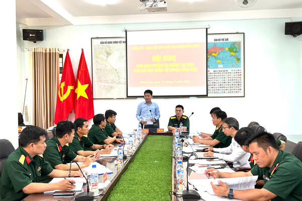 Bình Sơn: Bàn giao nhiệm vụ Chính trị viên Ban CHQS huyện