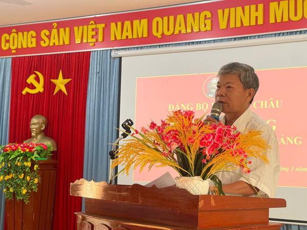 Bình Châu trao tặng Huy hiệu Đảng đợt 03/02/2025 cho đảng viên