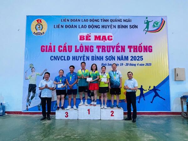 Bế mạc và trao thưởng Giải cầu lông công nhân viên chức lao động huyện Bình Sơn năm 2025